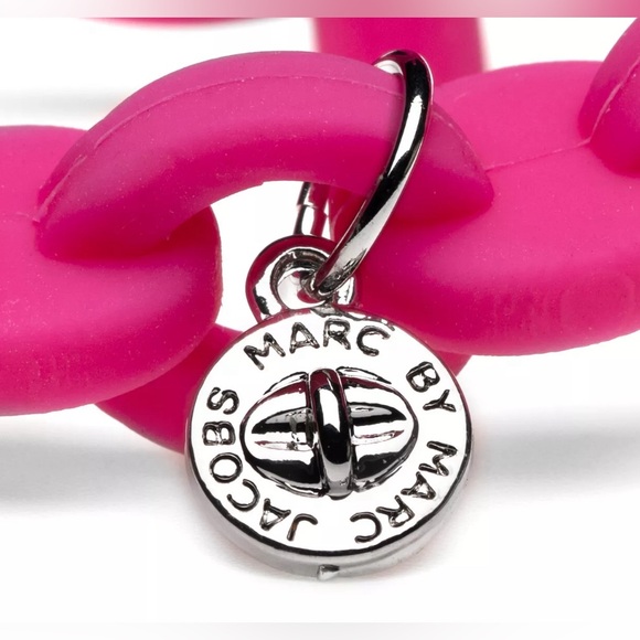 Marc By Marc Jacobs Pop Pink Turnlock Rubber Stretch Bracelet - Picture 5 of 6